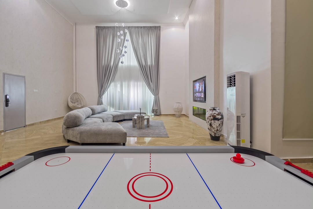 Luxury 4 Bedroom in Ikoyi in Lagos — 5